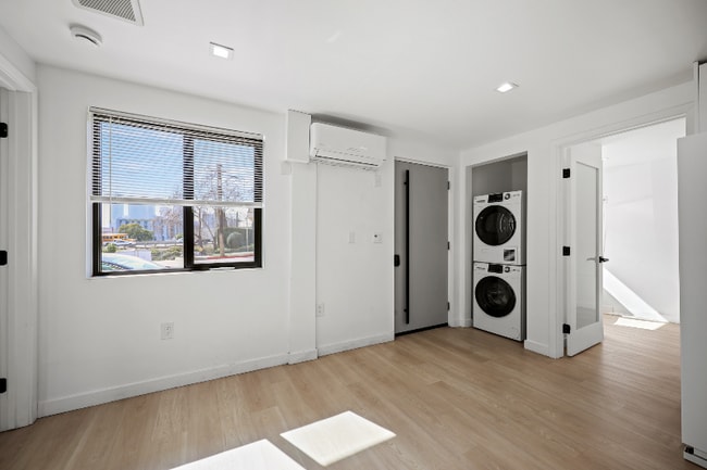 Photo - 1139 Bellevue Ave Unit 6