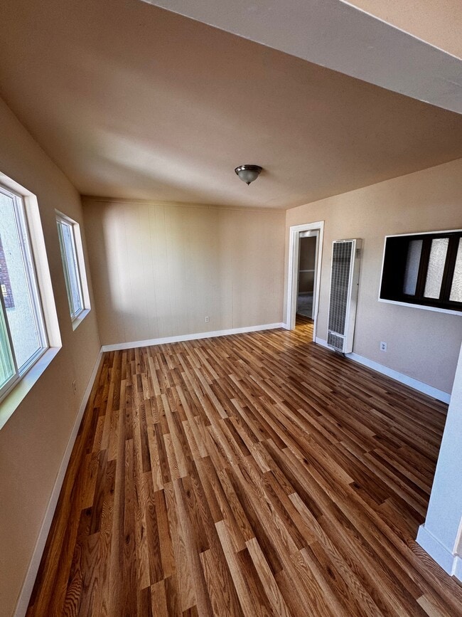 Photo - 2653 Flower St