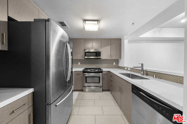 Photo - 436 S Virgil Ave Unit 407