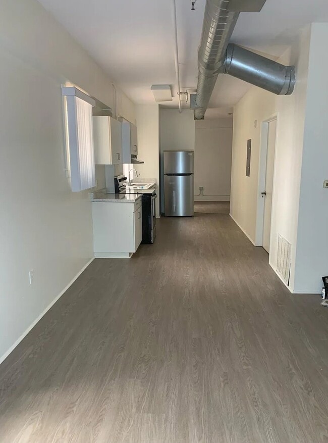 Photo - 1055 6th Ave