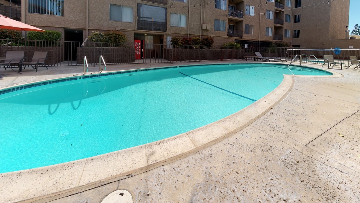3D Tour - Sherman West Apartments