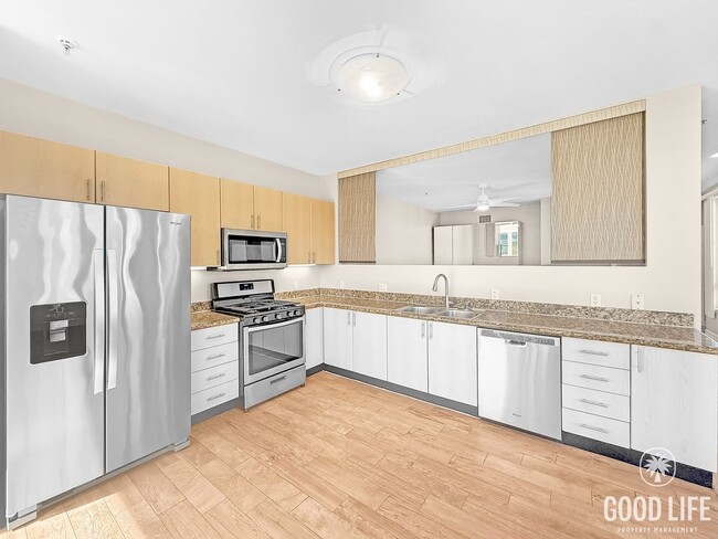 Building Photo - Beautiful East Village Condo w/ W/D, A/C &... Unit 3521