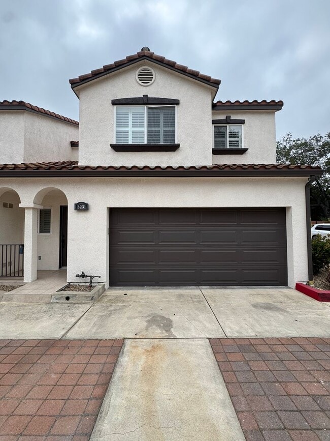 Building Photo - Private Patio, Cozy Fireplace & Prime Thousand Oaks Location
