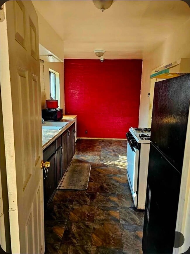 Building Photo - 9726 Zamora Ave