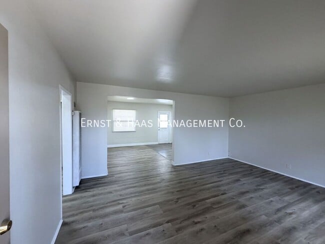 Photo - 1931 W Burnett St