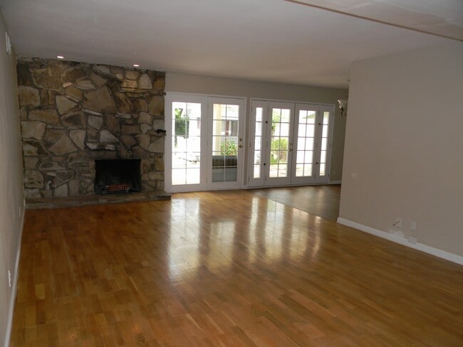 Photo - 352 S Pine St