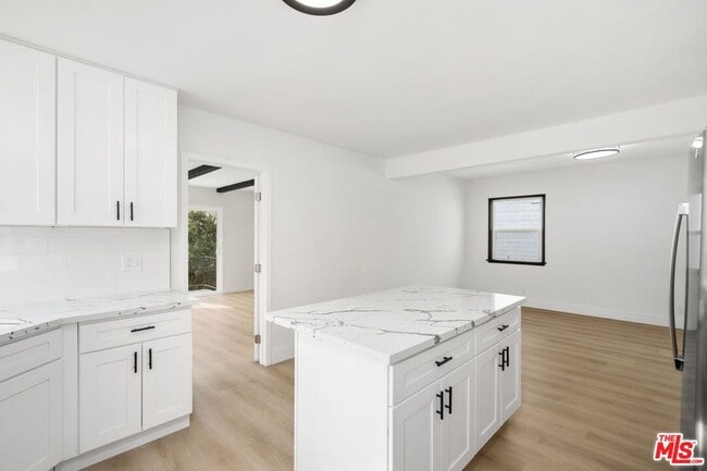 Photo - 1647 Selby Ave