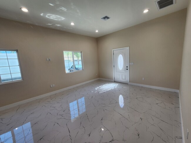 Photo - 10926 Olinda St