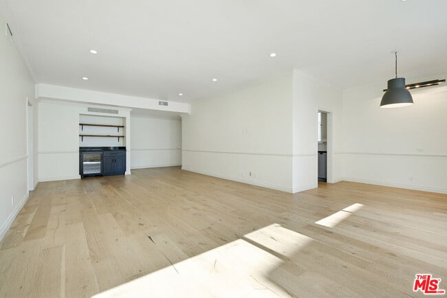 Photo - 435 N Palm Dr Unit 203
