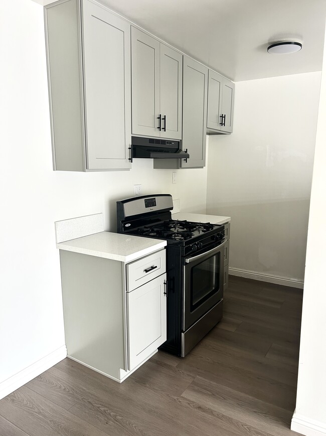 Photo - 794 N Shattuck Pl