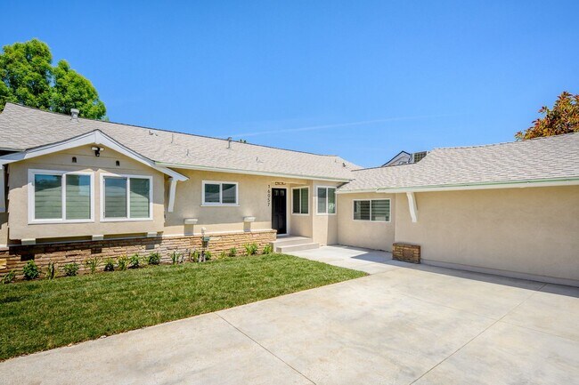 Photo - 10657 Knapp St