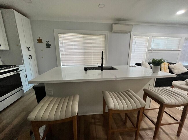 Photo - 851 W 40th Pl