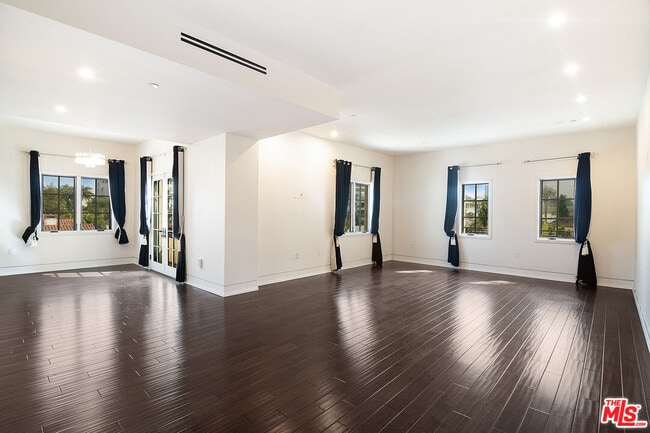 Photo - 225 S Hamilton Dr Unit 304