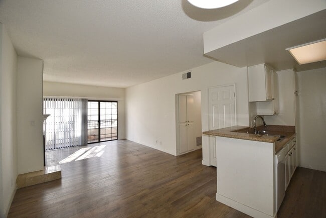 Photo - 11594 Moorpark St Unit 104