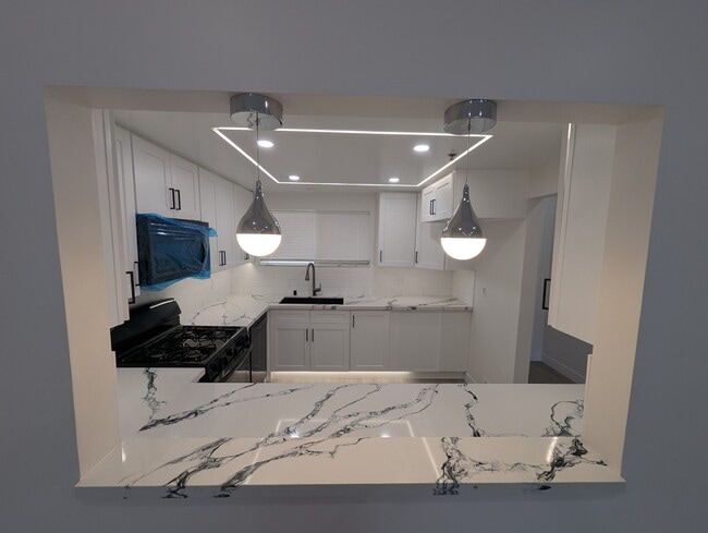 Photo - 2905 Montrose Ave Unit 410