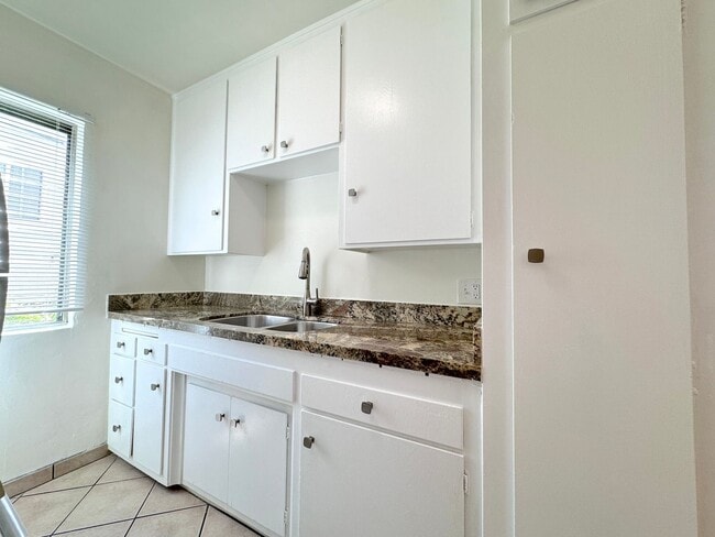 Photo - 1020 N Edinburgh Ave Unit 05