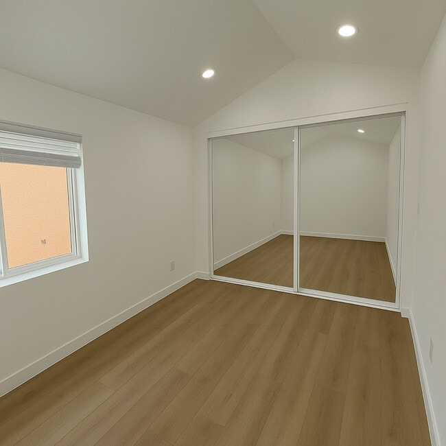 Photo - 5032 Farago Ave