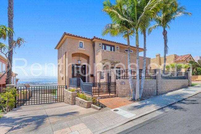 Photo - 2940 Columbia St House