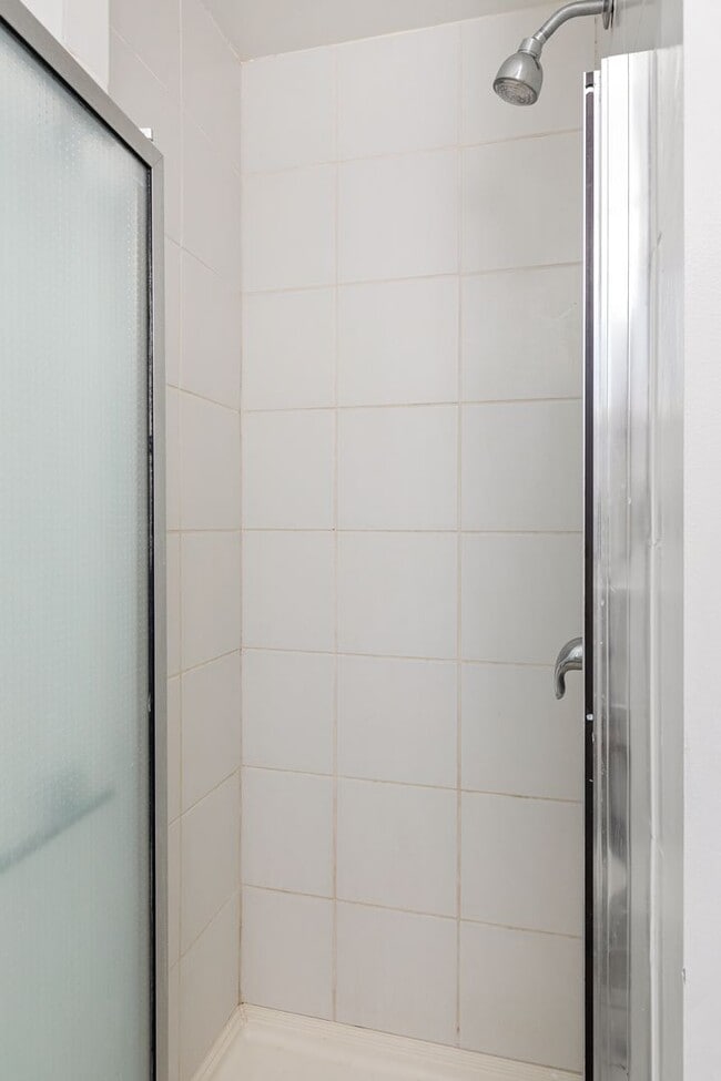 Photo - 515 Landfair Ave Unit Single Room 4 - 4