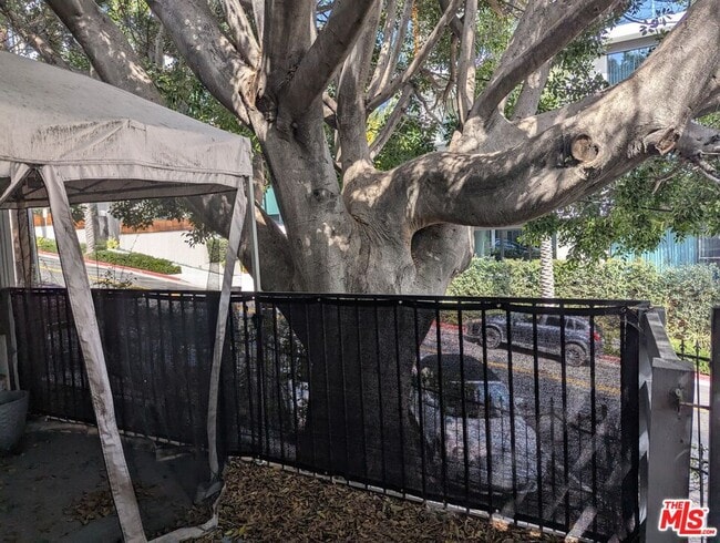 Photo - 1323 N Olive Dr Unit 25B