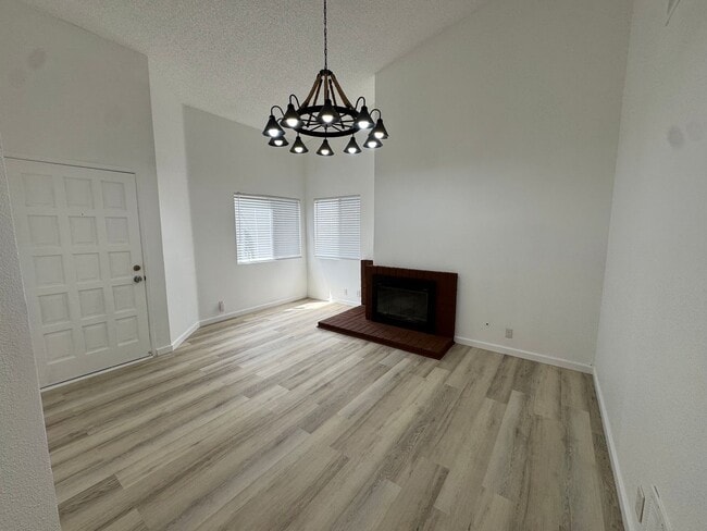 Photo - 1523 Woodpine Dr