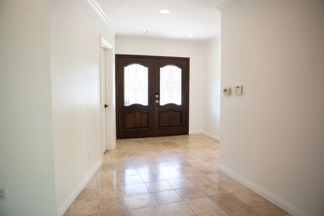 Photo - 5200 Valley Circle Blvd