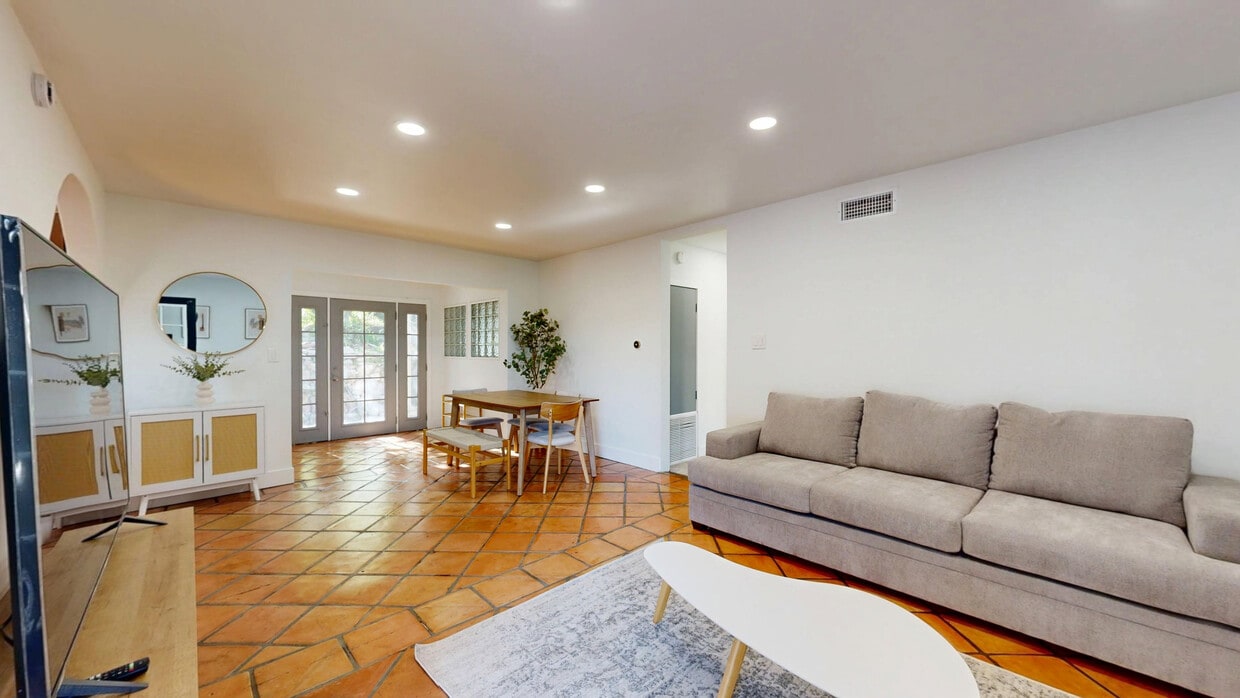 3D Tour - 9501 Clybourn Ave