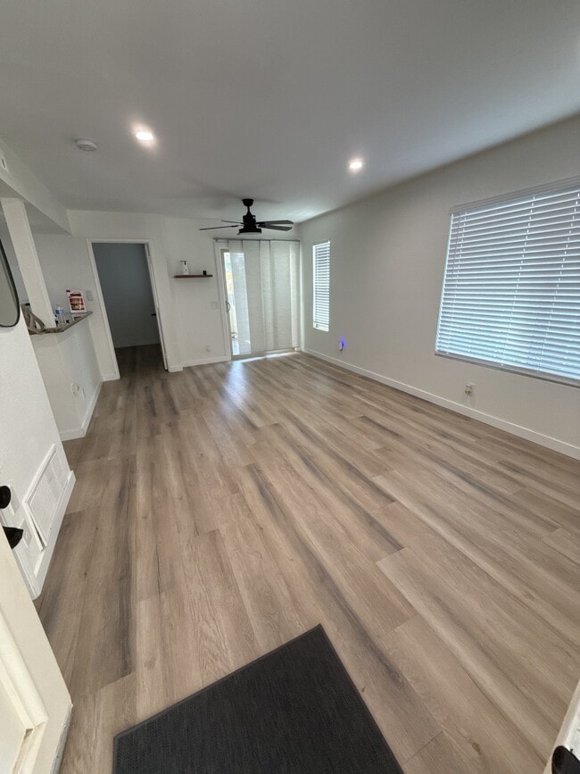 Photo - 23335 La Crescenta Unit B