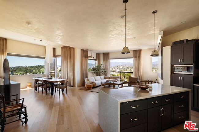 Photo - 3663 Kinney St