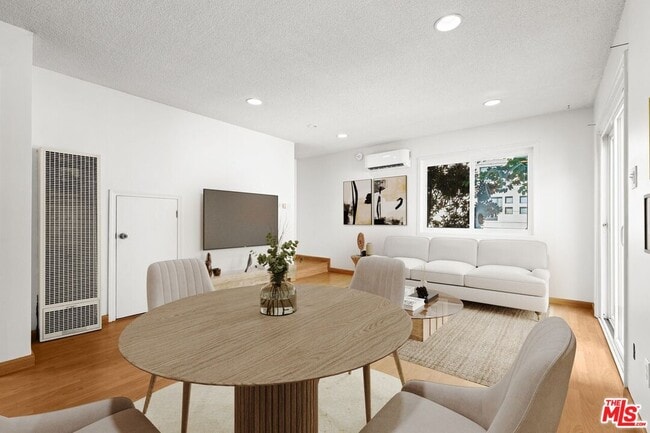 Photo - 648 N Grand Ave