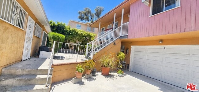 Building Photo - 419 La Colina Dr Unit 4