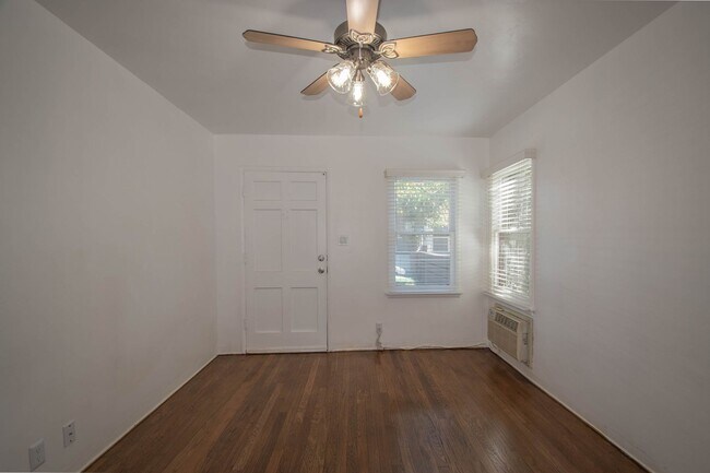 Photo - 14229 Victory Blvd Unit 14233.5