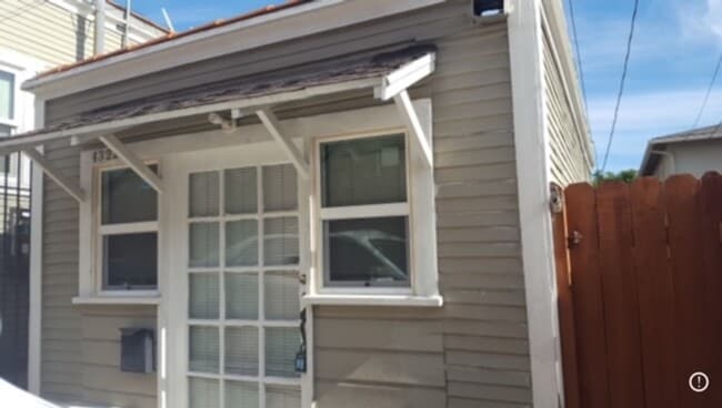 Building Photo - 4322SE Unit 4322 1/2