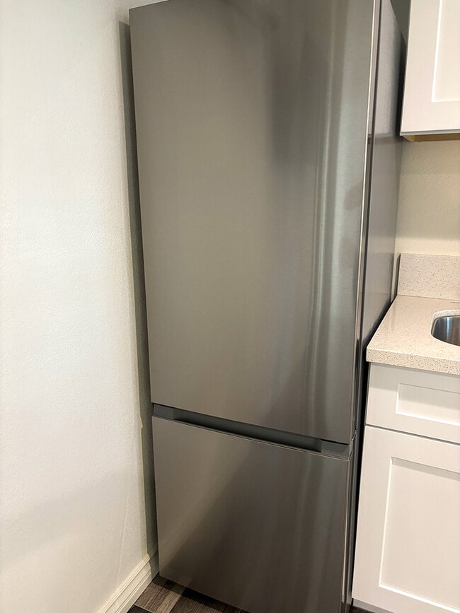 New refridgerator - 2950 Berkeley Rd