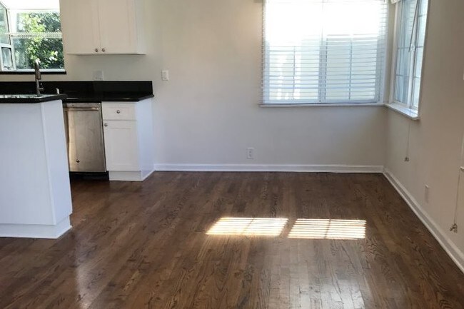 dining area - 10878 National Blvd Unit none