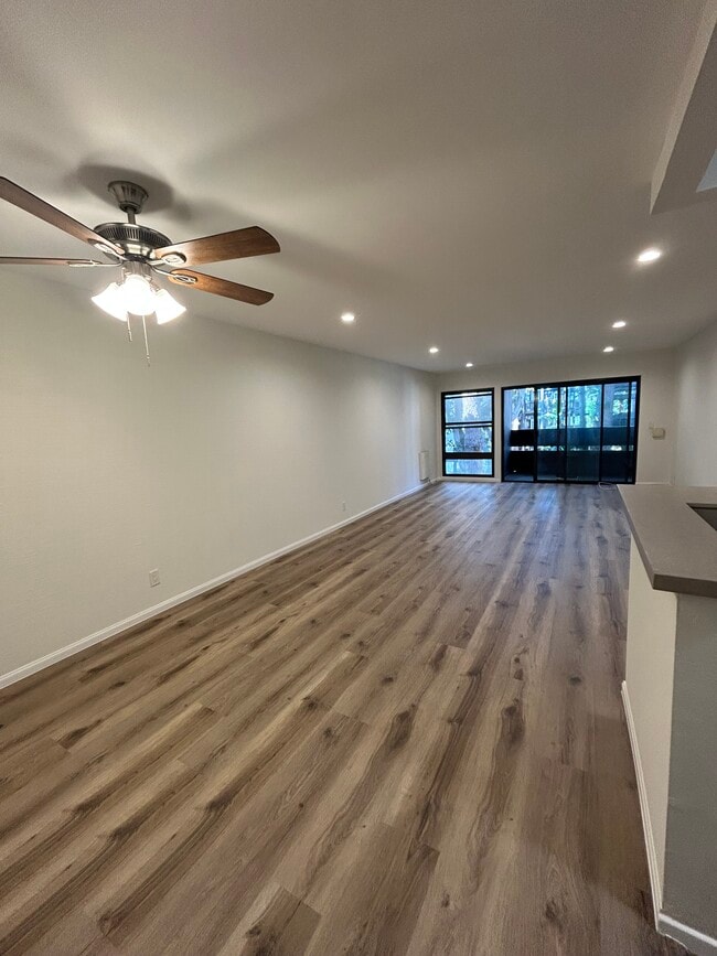 Building Photo - 8650 Gulana Ave Unit L2168
