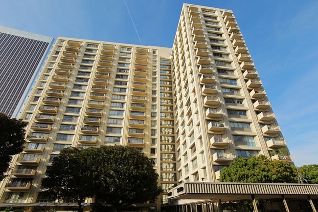 Building Photo - 2160 Century Park E Unit 2112