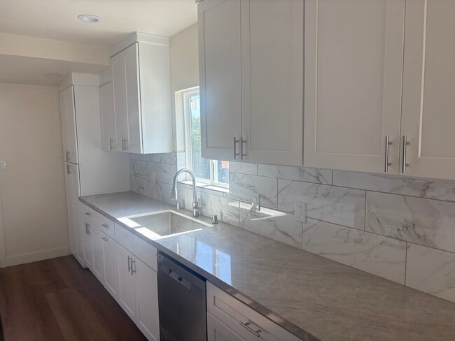 Photo - 124 E Cypress Ave