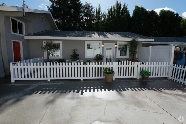 Building Photo - 718 Greenbriar Ave Rental