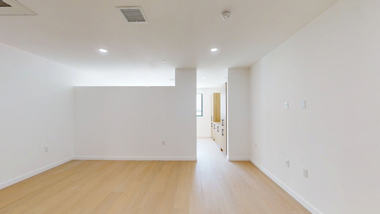 3D Tour - 3977 Beverly Blvd Condo Unit 104