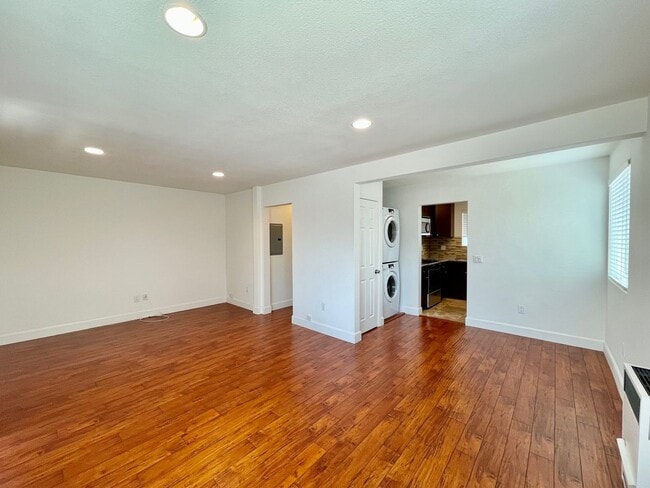 Photo - 6329-6335 Osler St Unit 6329