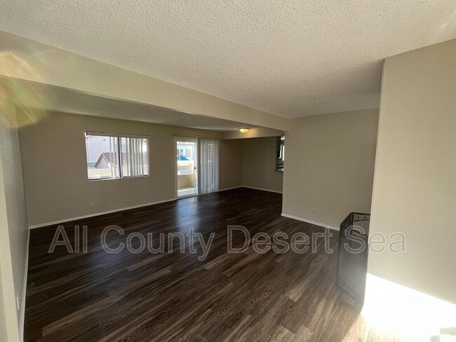 Building Photo - 205 19th St Unit #B