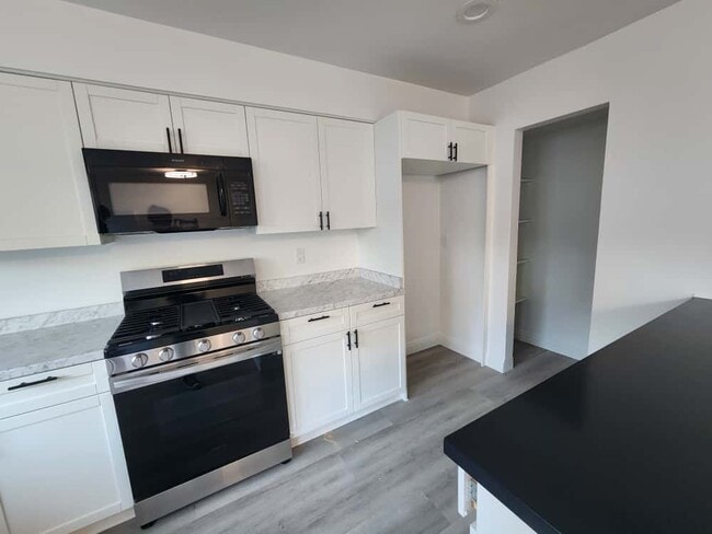 Building Photo - 2746 Via Tulipan Unit 2746