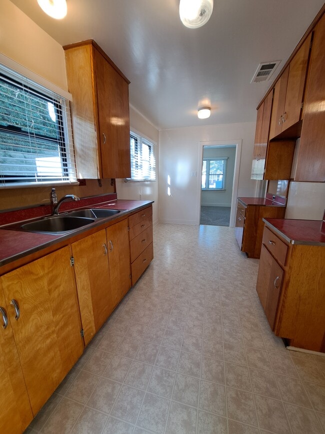 Photo - 124 N Lincoln St
