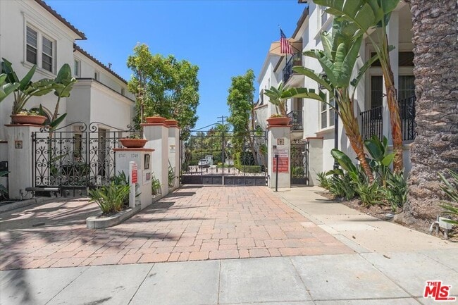 Photo - 1749 Grand Ave