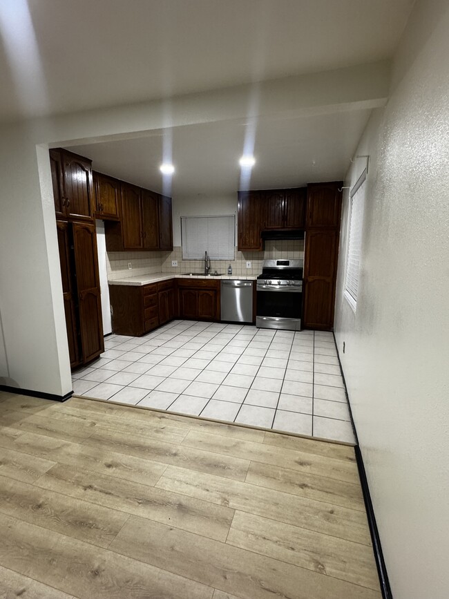 Building Photo - 4310 W 170th St Unit 4310