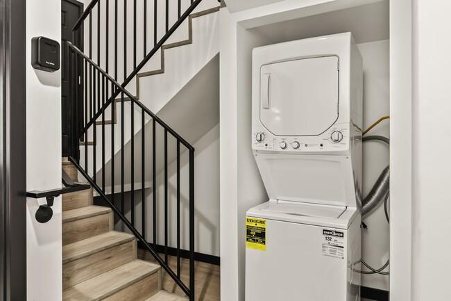 Photo - A 5 bedroom, 4 bathroom Fully Furnished Apartment at 1515 1/2 Selby Ave. Unit Entire Apartment