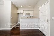 Photo - 11740 Vanowen St