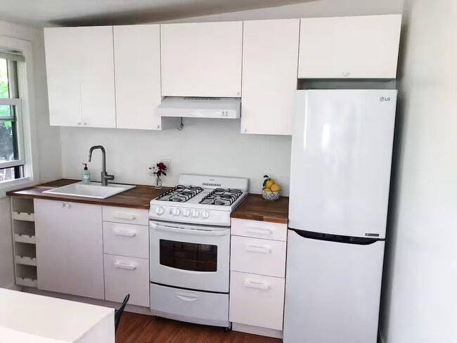 Building Photo - 3410 Casitas Ave