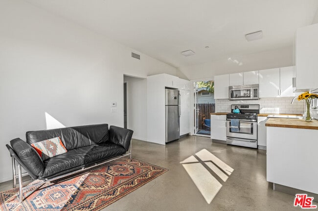 Photo - 2275 Ewing St